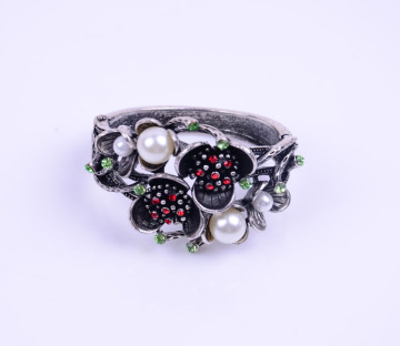 fashion rose pearl bangle