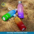 Elegante arco iris deportes botella de agua