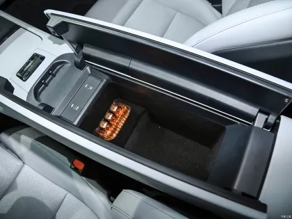 LYNK&CO Z10 Pure Electric Fastback - High Speed New Energy Vehicle