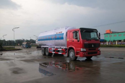 HOWO 30000 litres en bloc ciment 6 * 4 camion-citerne