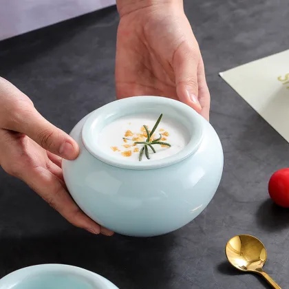 Ceramic Stew Pot with Steaming Jiajia Soup