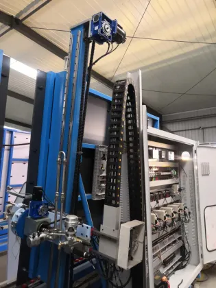 Automatic Glass Sealing Robot & Extruders