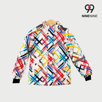 Chaqueta de esquí con pincelada artística para niños