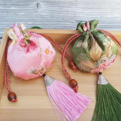 Exploring Ancient Hanfu: Embroidered Sachet Bags and Their Cultural Significance