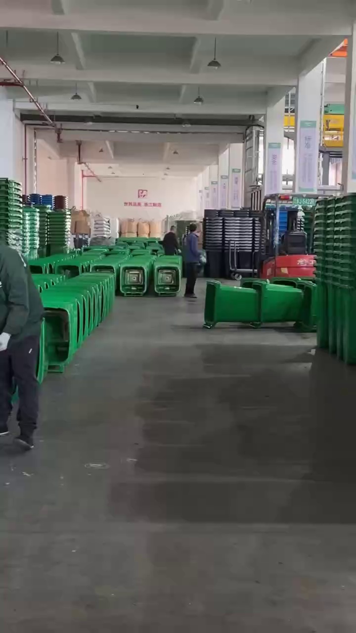 240-Liter Pedal Trash Can with Easy Assembly