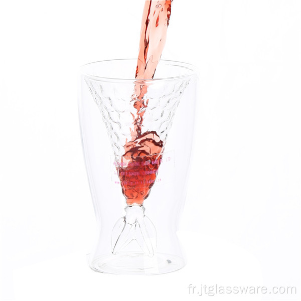 Coupe en verre à vin rouge en forme de poisson