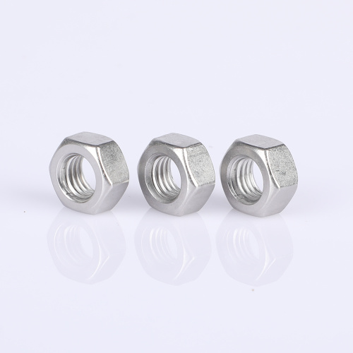 Шестигранные болты доступны в разных размерах