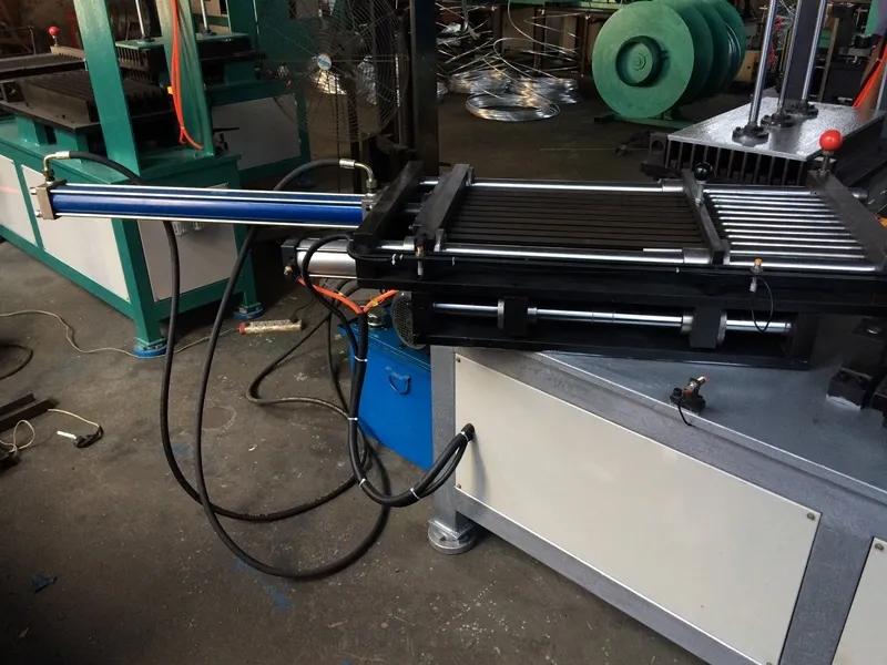 Staggered Type Evaporator Expanding Machine with Double-Station