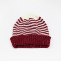 Chapeau tricoté à rayures d&#39;automne d&#39;automne