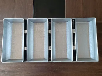 Rk Bakeware China 4 Straps Nonstick Industrial Bread Pan Deli Bread Pan Glazed for Wholesale Bakery
