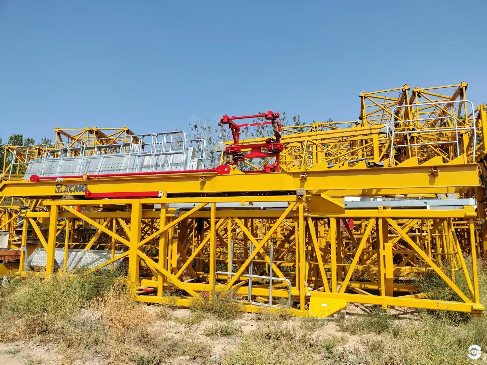 Used tower crane machinery in steel frame Used tower crane machinery in steel frame
