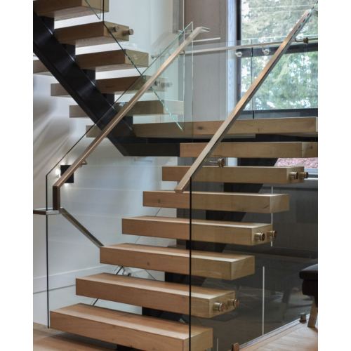 درج عالي الجودة في الداخل بتصميم حديث سلالم مستقيمة من الخشب الصلب