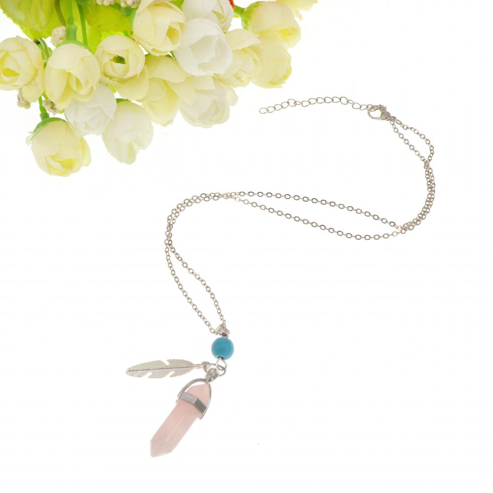 Collier pendentif prisme hexagonal en plume de quartz rose