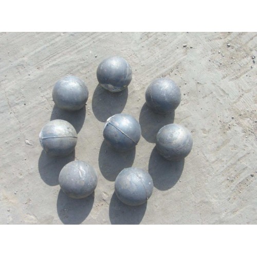Wear resistant high chromium ball
