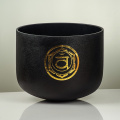 Black Crystal Singing Bowl dengan chakra sakral keemasan