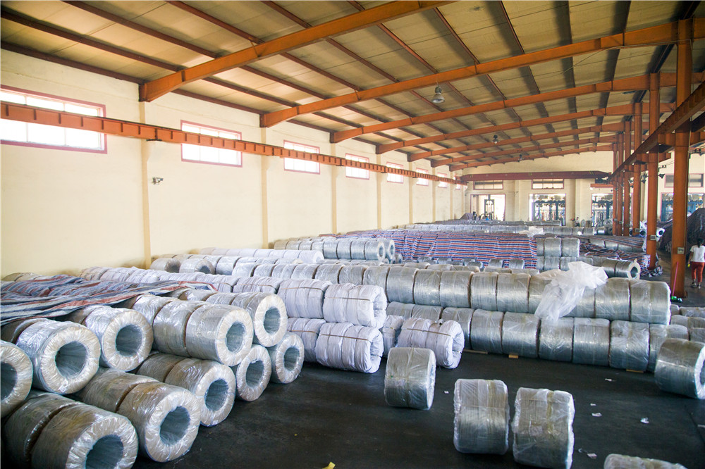 Hot Dipped Galvanized Wire 2.5mm with 500kg/coil