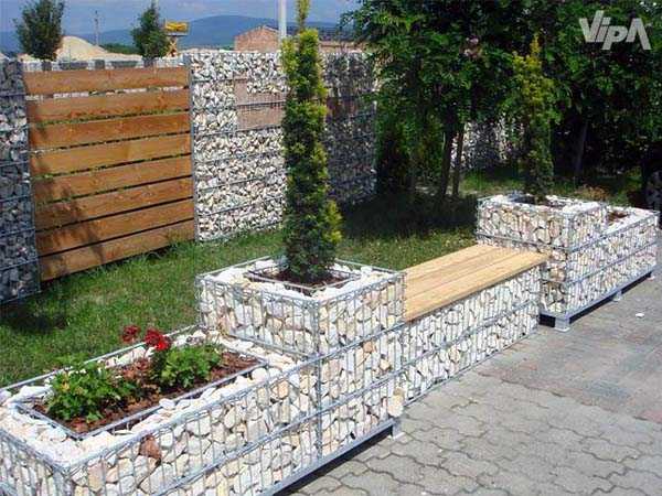Gabion wall