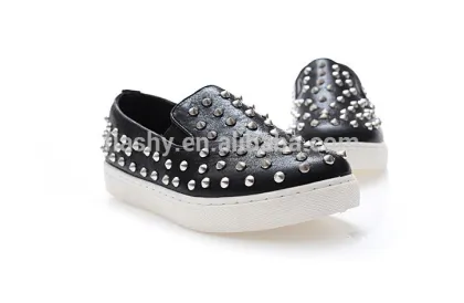 Wholesale women slip on loafer shoes flat casual shoes with rivet