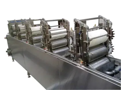 Multi color yarn dyeing machine