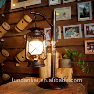 Italian Classic decorative lighted table lamp