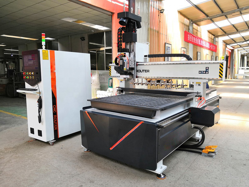 Máquina de roteador CNC de móveis de madeira