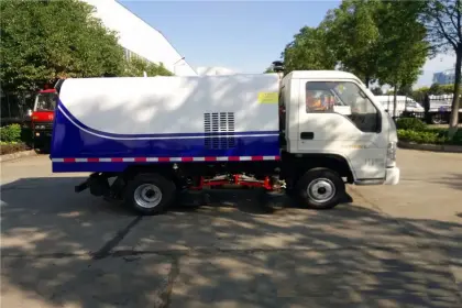 HOT FOTON 2.5cbm yellow street sweeper truck