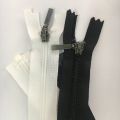 Witte of zwarte nylon ritsen voor kleding