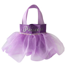 Sac cadeau violet joyeux anniversaire en forme de jupe