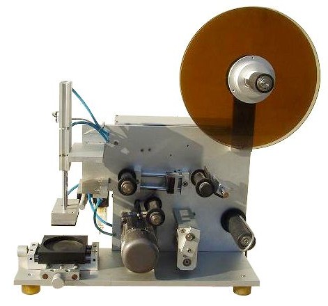 Semi-automatic Flat Labelling Machine