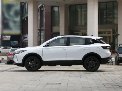 Lowest Priced Dongfeng Aeolus AX7 SUV 5-Doors 5-Seats with R18 Tires