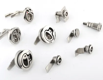 Turn the cabinet door lock with dustproof hands