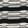 Tkanina żakardowa z falowanym wzorem przędzy barwionej na drutach