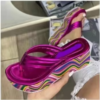 2024 Summer Flip-Flops con sola spessa all'ingrosso