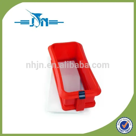 Silicone and ceramic square cake mould