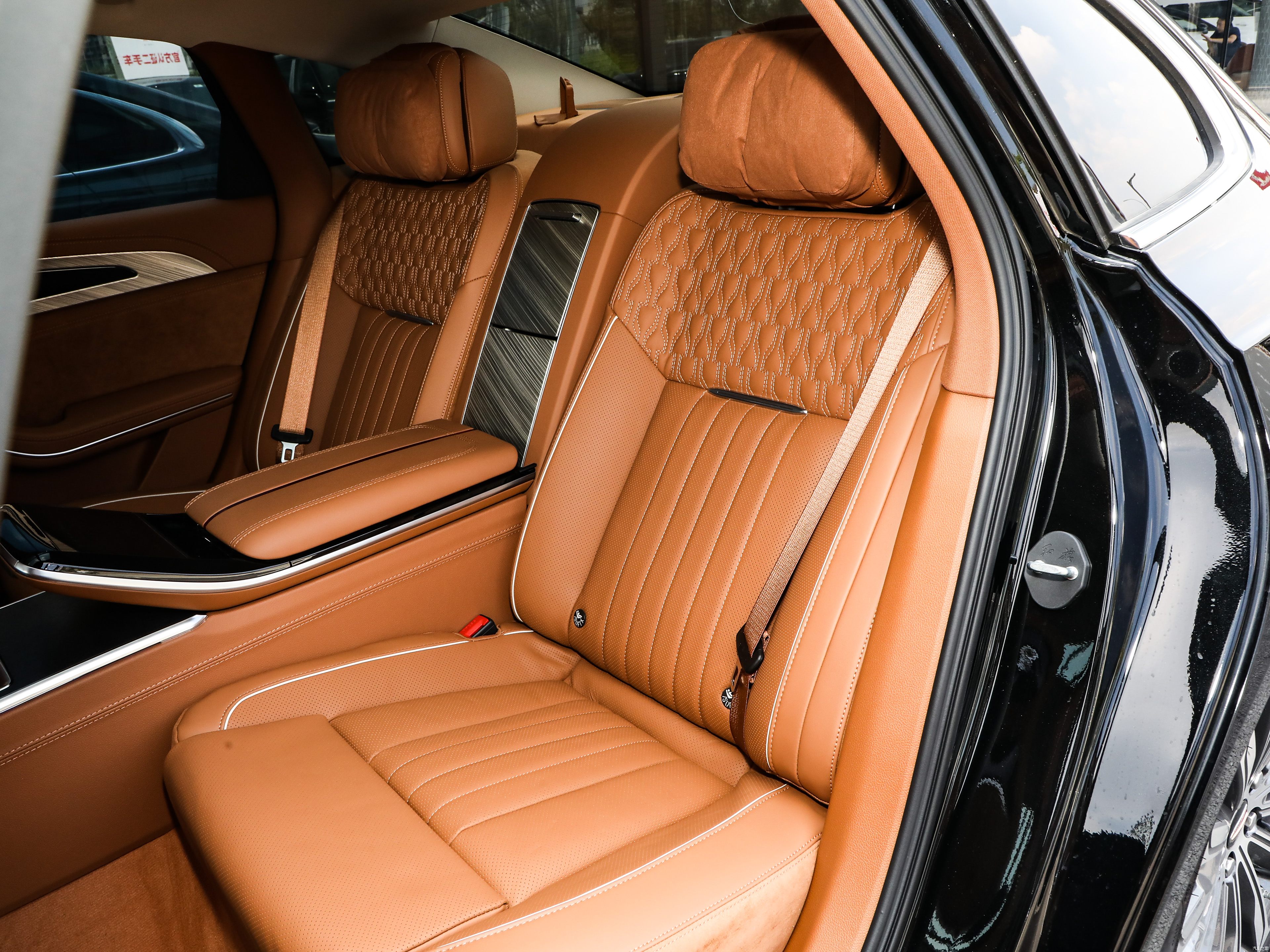 HONGQI H9 Interior