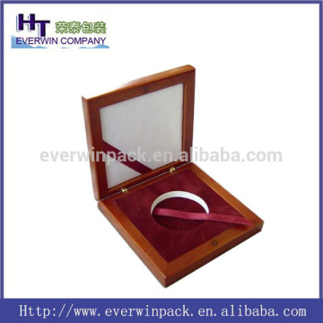 2014 Hot Sales Packaging Top Grade Velvet Wood Badge Storage Box