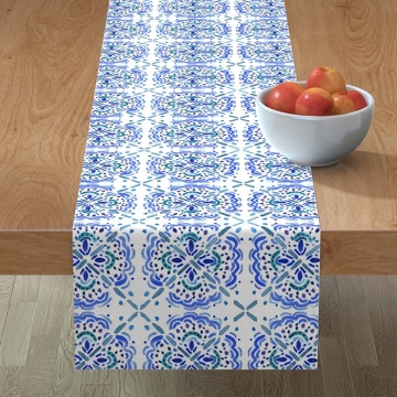 Minimalist Table Runner and Doily for Kitchen Tables