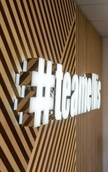 Borderless letter signs