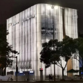 Levante de automóvil dedicado al centro comercial