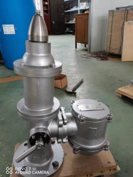 pressure and vacuum valve for transportation vessel