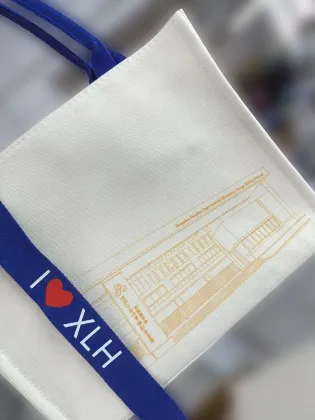 Customized canvas tote bag