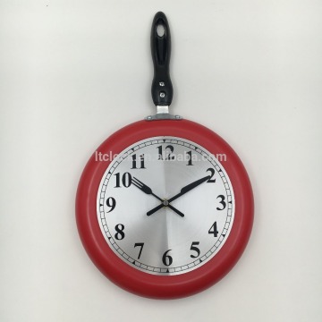 2016 fashion plastic pan wall clock