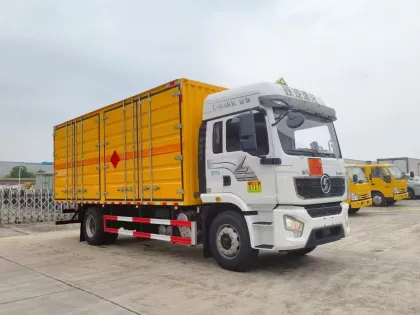 Shaanxi Automobile Delong L5000 Flammable Liquid Box Transport Vehicle