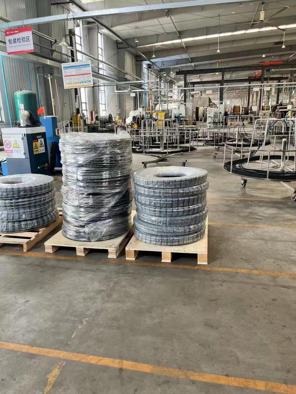 PTFE multifunctional oil conveying hose