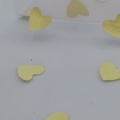 Tessuto a rete in nylon con stampa a sbuffo di cuori dorati iridescenti