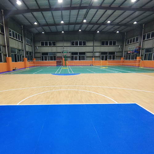 Pavimentazione in campo da basket in vinile in pvc di gambo 7,0 mm.