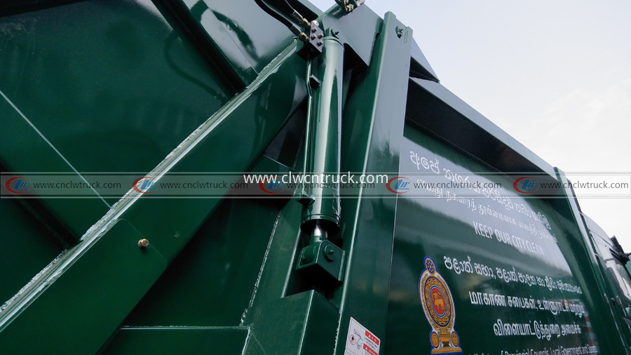 garbage compactor truck details 10