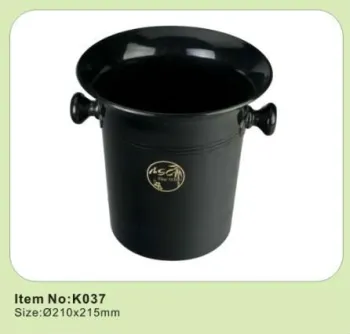 Plastic ice box