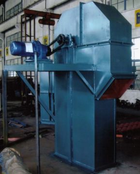 Vacuum process molding facilities bucket elevator