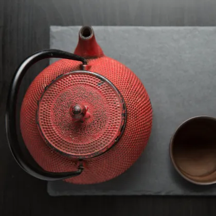 Red Embossed High-Quality Cast Iron Tea Kettle - 0.6L Teapot - China